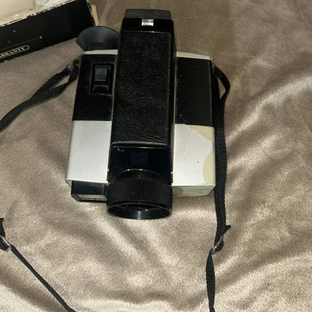 VINTAGE KODAK MOVIE CAMERA XL320 IN ITS ORIGINAL BOX USES TYPE G 160 FILM